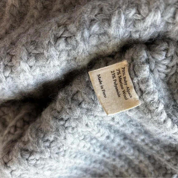 Cozy Gray Ribbed Sweater - Picture 3 of 13